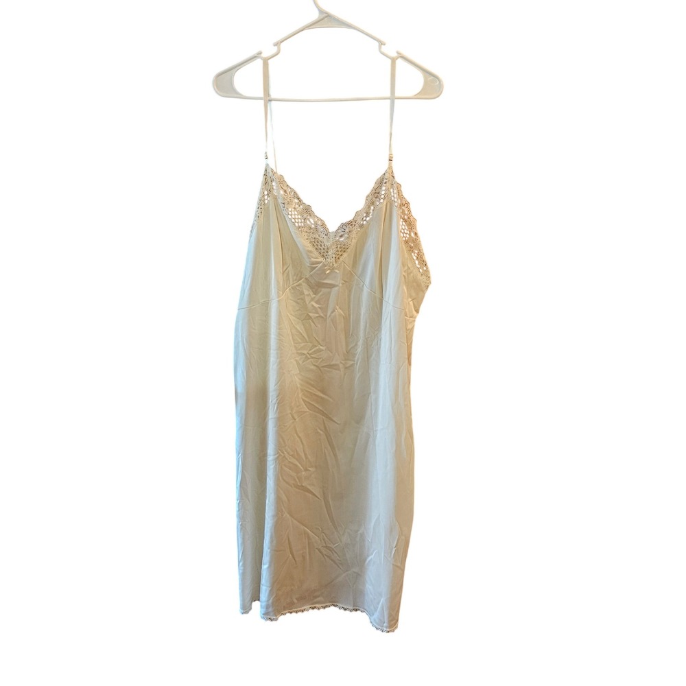 Vintage Antron Nylon Full Slip Lace Trim Butter Yellow Adjustable Straps Size 44 - Picture 1 of 6